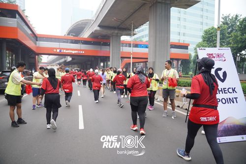 Race photo from ONE RUN 10 K