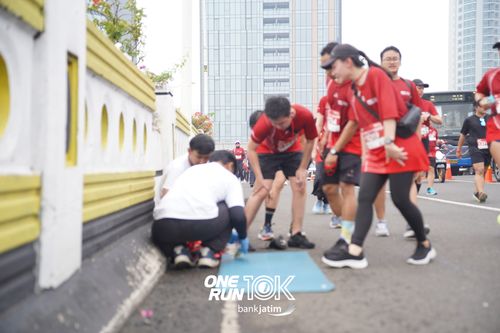 Race photo from ONE RUN 10 K