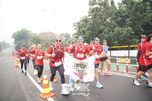 Race photo from ONE RUN 10 K