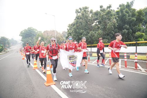 Race photo from ONE RUN 10 K