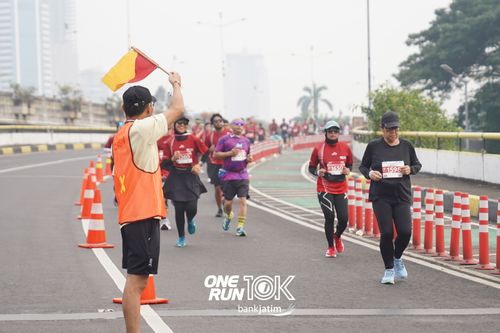 Race photo from ONE RUN 10 K
