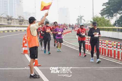 Race photo from ONE RUN 10 K