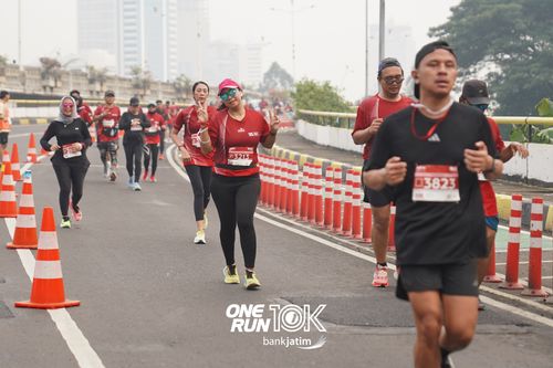 Race photo from ONE RUN 10 K