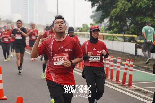 Race photo from ONE RUN 10 K