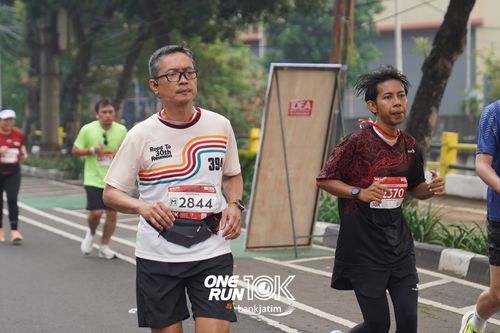 Race photo from ONE RUN 10 K