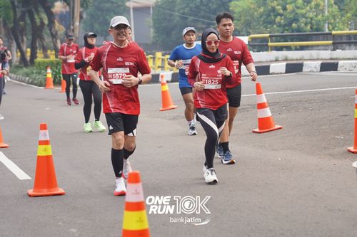 Race photo from ONE RUN 10 K