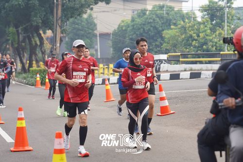 Race photo from ONE RUN 10 K