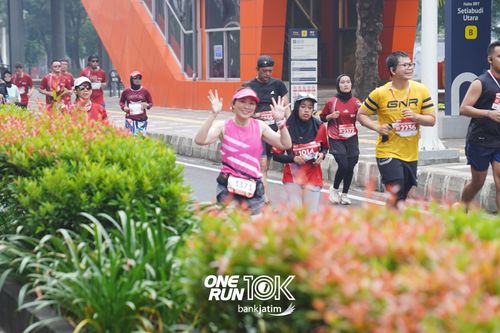 Race photo from ONE RUN 10 K