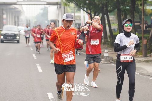 Race photo from ONE RUN 10 K