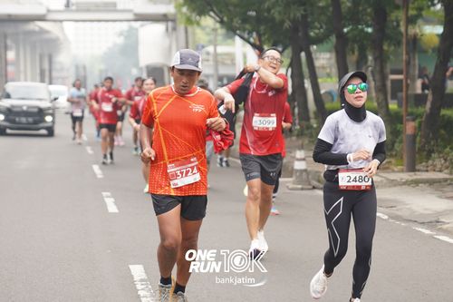 Race photo from ONE RUN 10 K
