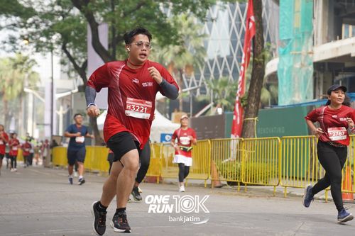 Race photo from ONE RUN 10 K