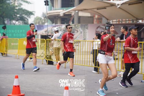 Race photo from ONE RUN 10 K