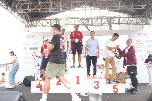 Race photo from ONE RUN 10 K