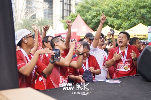 Race photo from ONE RUN 10 K