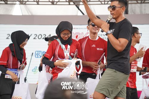 Race photo from ONE RUN 10 K