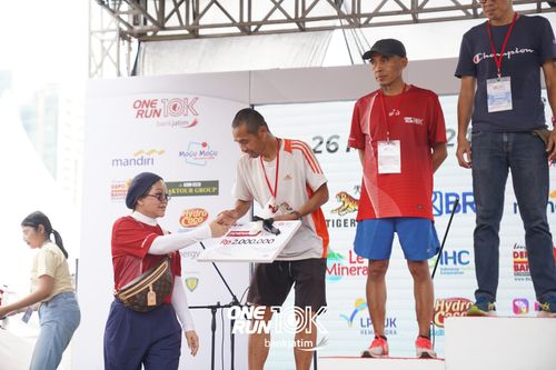 Race photo from ONE RUN 10 K