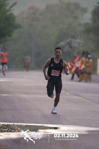 Race photo from Arutmin Borneo Run 2024