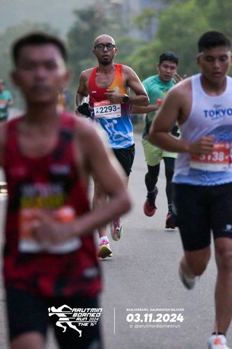 Race photo from Arutmin Borneo Run 2024
