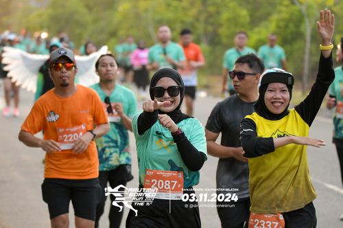 Race photo from Arutmin Borneo Run 2024