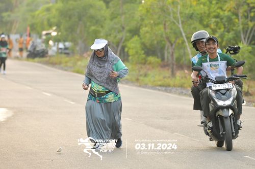 Race photo from Arutmin Borneo Run 2024