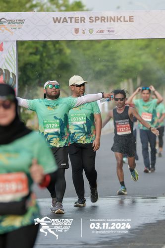 Race photo from Arutmin Borneo Run 2024