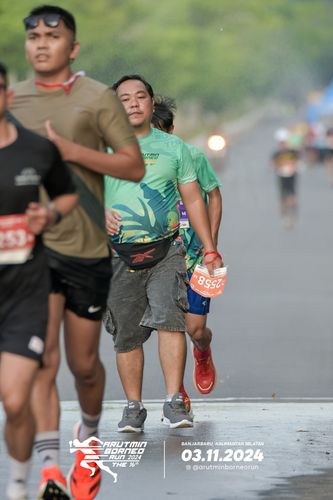 Race photo from Arutmin Borneo Run 2024