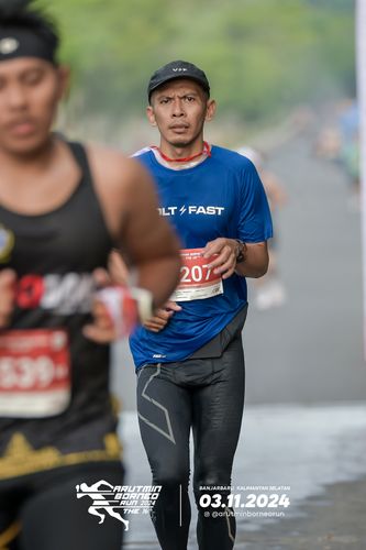 Race photo from Arutmin Borneo Run 2024