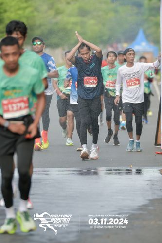 Race photo from Arutmin Borneo Run 2024