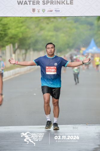 Race photo from Arutmin Borneo Run 2024