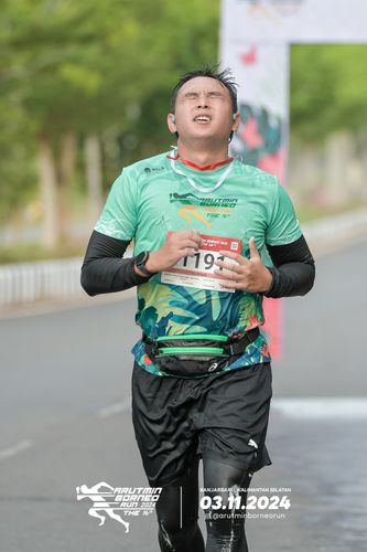 Race photo from Arutmin Borneo Run 2024