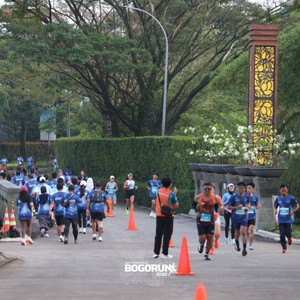 Race photo from BOGORUN 2026