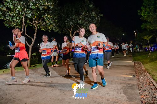Race photo from PIK NITE RUN 2025