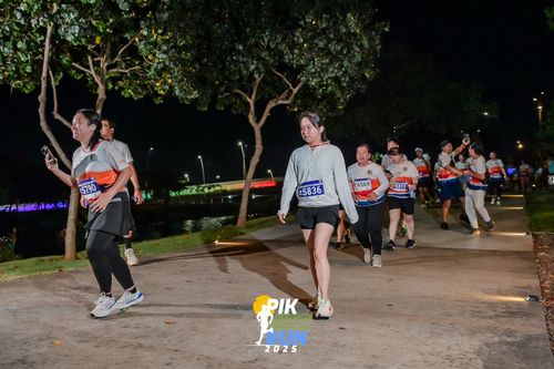 Race photo from PIK NITE RUN 2025