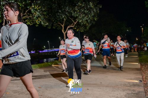Race photo from PIK NITE RUN 2025