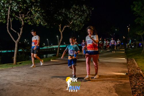 Race photo from PIK NITE RUN 2025