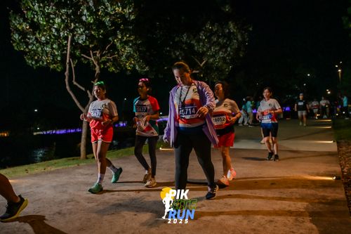 Race photo from PIK NITE RUN 2025