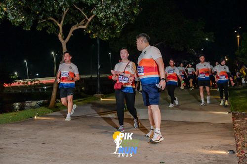 Race photo from PIK NITE RUN 2025