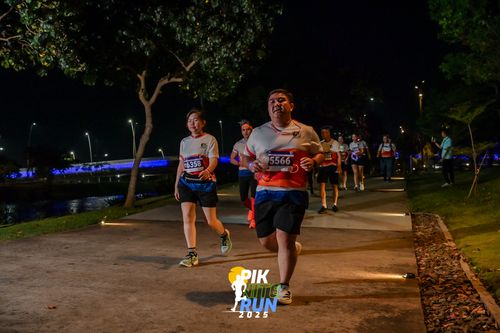 Race photo from PIK NITE RUN 2025