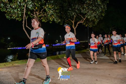 Race photo from PIK NITE RUN 2025