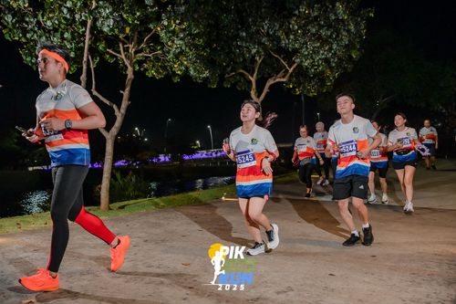 Race photo from PIK NITE RUN 2025