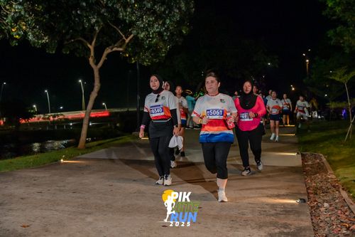 Race photo from PIK NITE RUN 2025