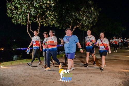 Race photo from PIK NITE RUN 2025
