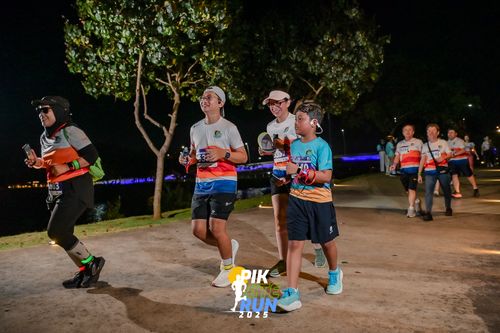 Race photo from PIK NITE RUN 2025