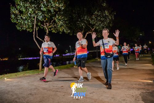 Race photo from PIK NITE RUN 2025
