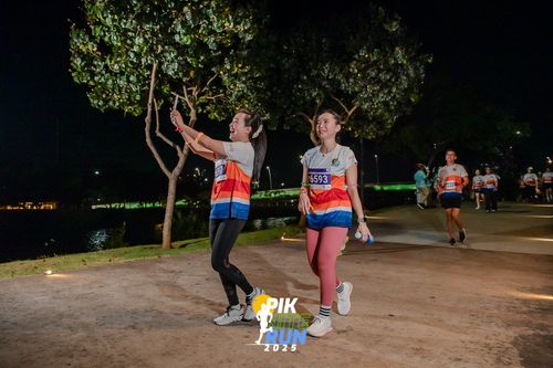 Race photo from PIK NITE RUN 2025