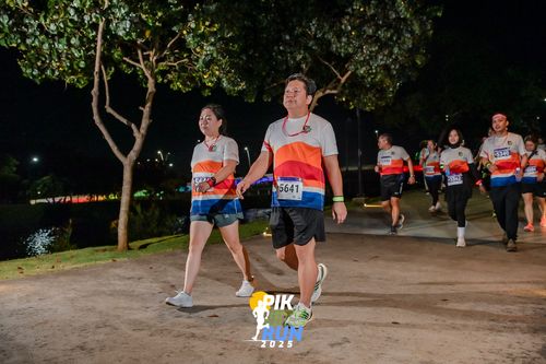 Race photo from PIK NITE RUN 2025