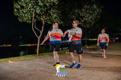 Race photo from PIK NITE RUN 2025