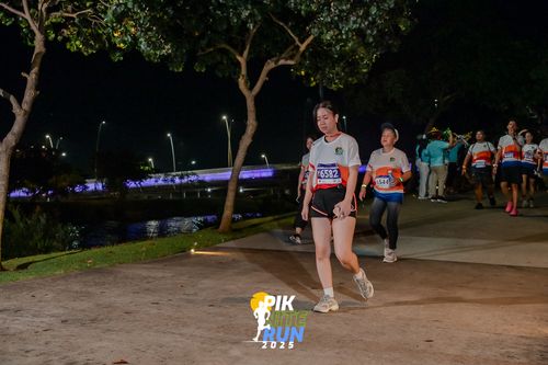 Race photo from PIK NITE RUN 2025