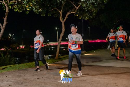 Race photo from PIK NITE RUN 2025