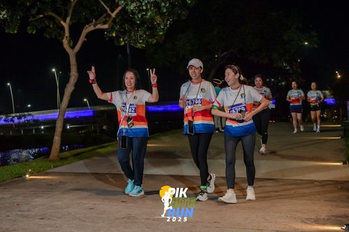 Race photo from PIK NITE RUN 2025